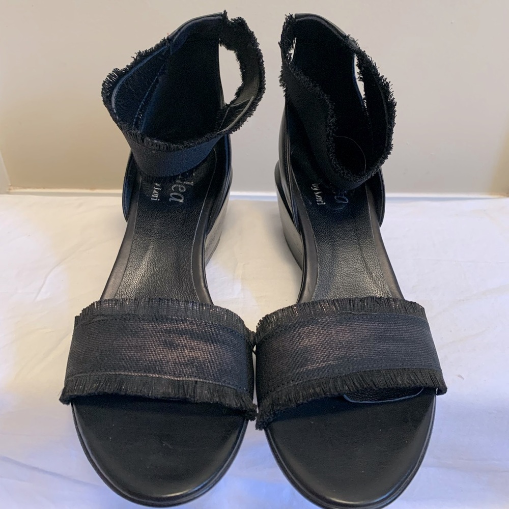 NWT Vero Cuoio Black Sandal  - 40